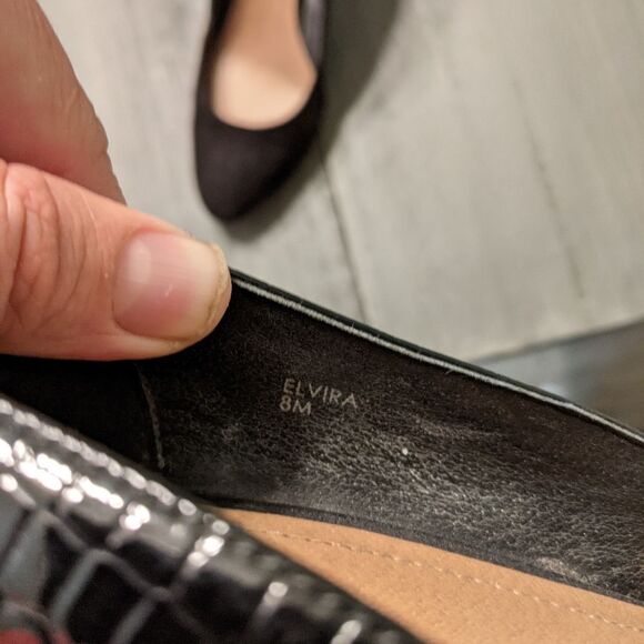 Tahari Elvira Two-tone Black Wide Heel - Sz 8m - Picture 7 of 7